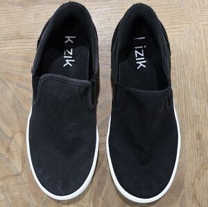 KIZIK Venice Black Slip-ons Men's 7.5 Women's 9